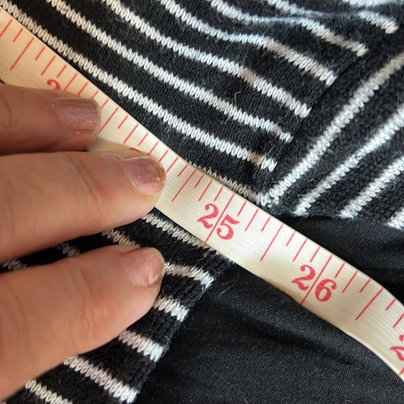 Eileen Fisher Oversized Sweater Black and White Striped V-Neck Long Sleeve Sz L - Picture 8 of 9